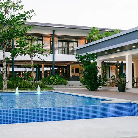 Huni Sicogon Hotel Carles Екстериор снимка
