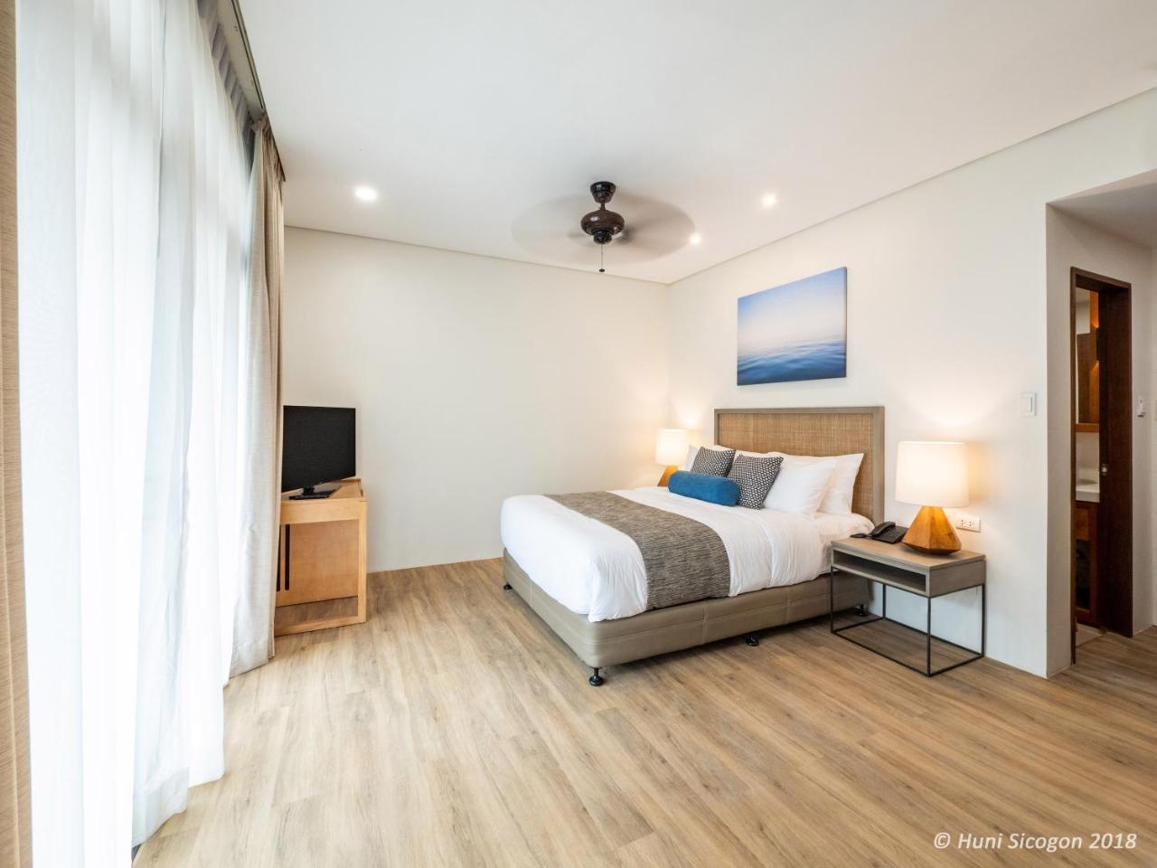 Huni Sicogon Hotel Carles Екстериор снимка