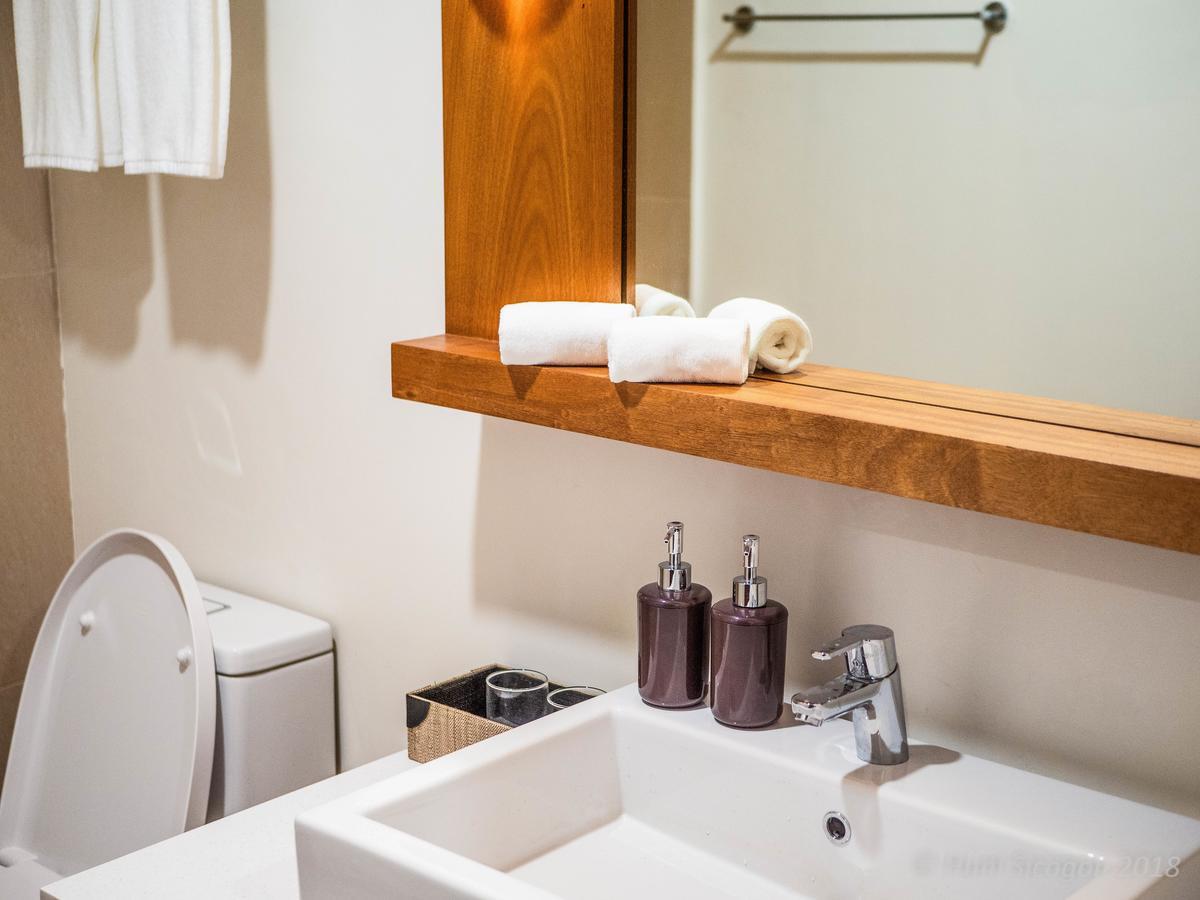 Huni Sicogon Hotel Carles Екстериор снимка