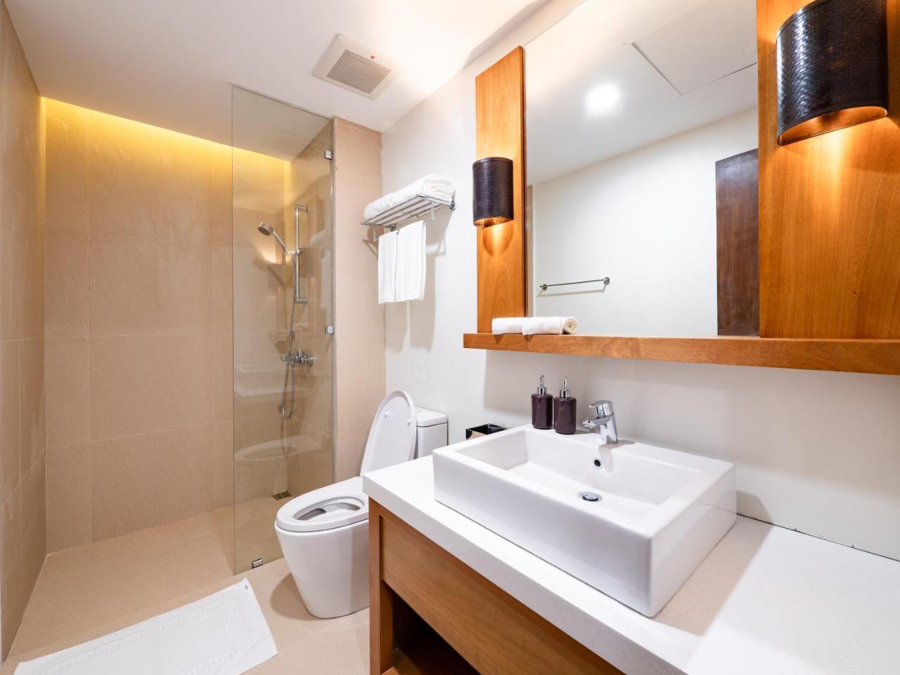 Huni Sicogon Hotel Carles Екстериор снимка